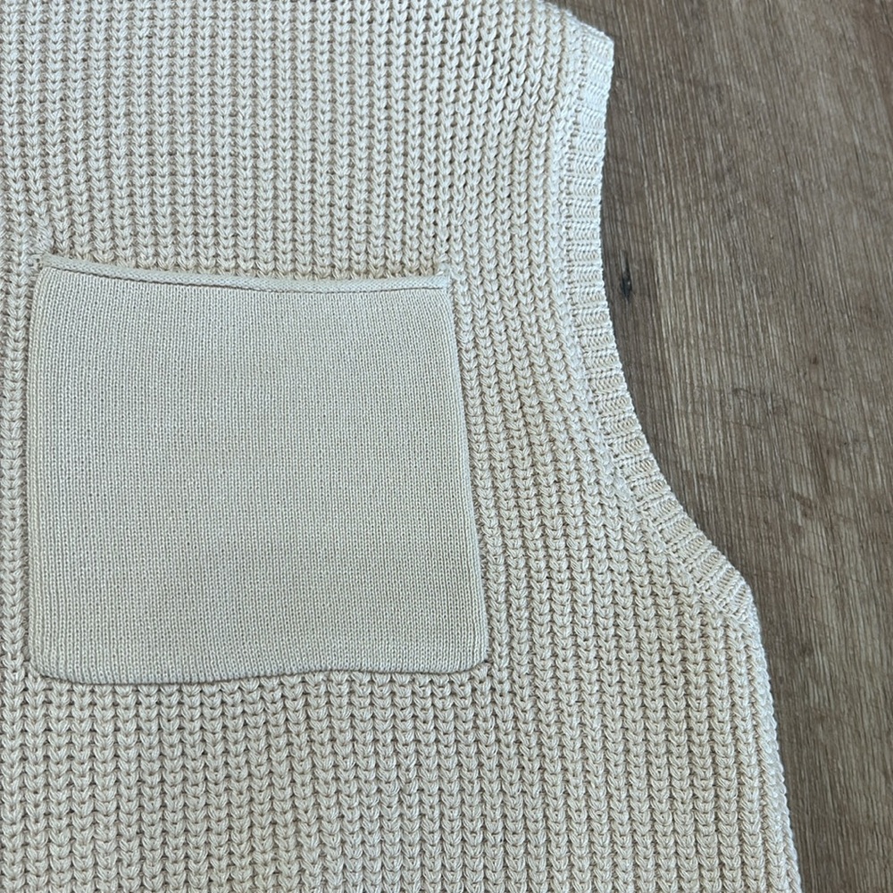 Women’s sweater size medium - Picture 2 of 5
